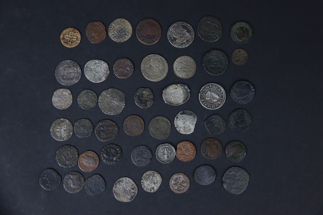 Null 法国+不同国家的44枚不同的硬币拍品，不同国家。

顾问: Pierre-Luc SWIRSKY先生