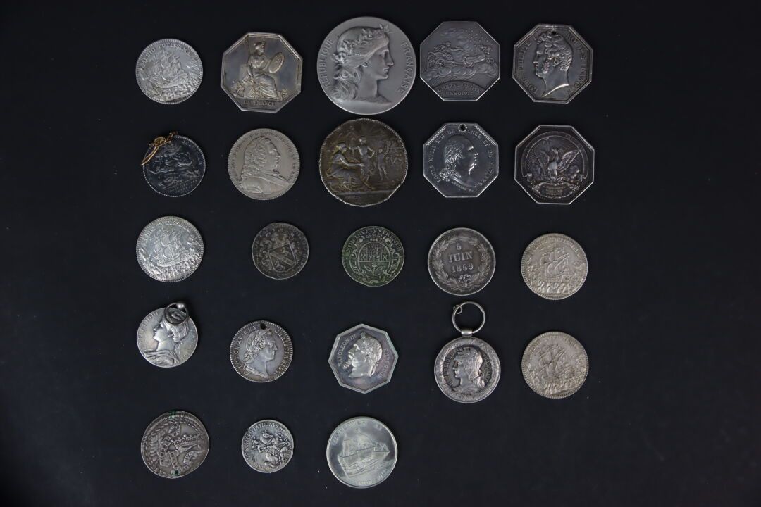 Null Miscellaneous. Lot Of 23 Tokens And Various Silver Medals.

CONSULTANT : Mi&hellip;