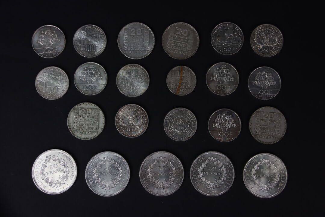 Null Frankreich. Lot Von 22 Silbermünzen Feinsilbergewicht 358 g. 

BERATER: Her&hellip;