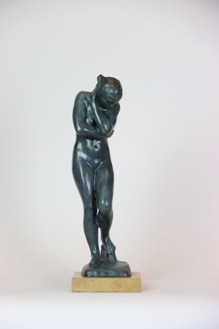 Null 奥古斯特-罗丹（1840/1917）。(后）。夏娃》，青铜主题，大理石底座。有青铜印章签名。现代版画。 
带底座高：30 厘米。底座有轻微缺口。