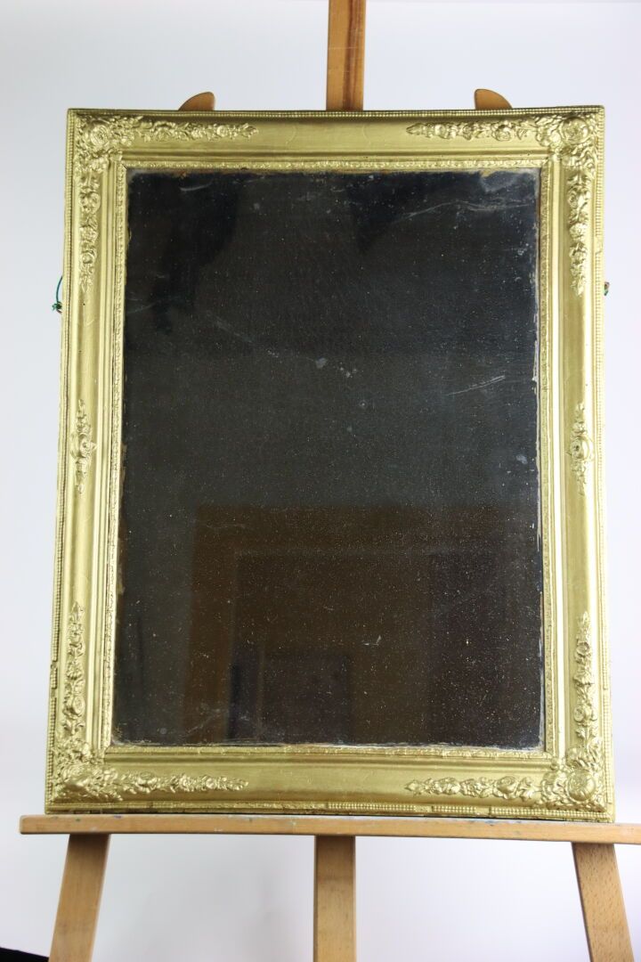 Null Miroir mercurisé et avec cadre en bois mouluré et sculpté doré à décor de f&hellip;