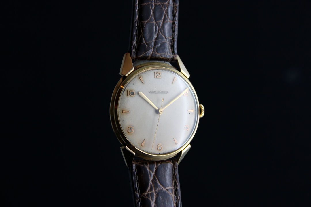 Null JAEGER-LECOULTRE 
Bracelet watch in 18k yellow gold. Round case with worked&hellip;