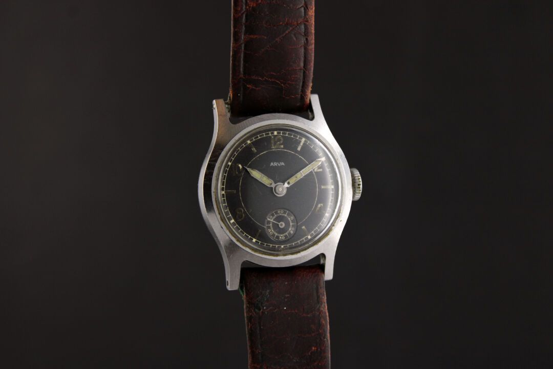 Null ARVA " 565" Borgel
钢制腕表。圆形专利表壳，F.Borgel型 "565"。螺旋式表背。原装表冠。
黑色扇形表盘。夜光指数和指针。外&hellip;