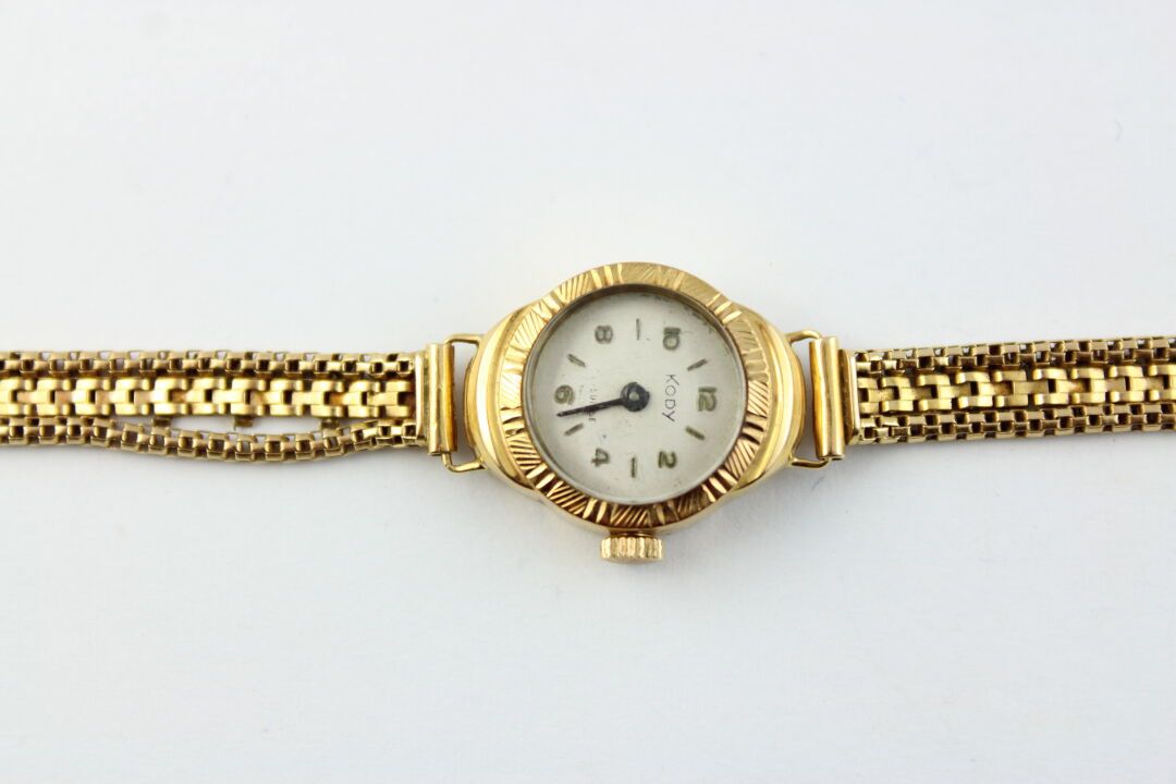 Null KODY
Montre de dame le bracelet et boîtier en or jaune 18K (750/1000)
Chaîn&hellip;