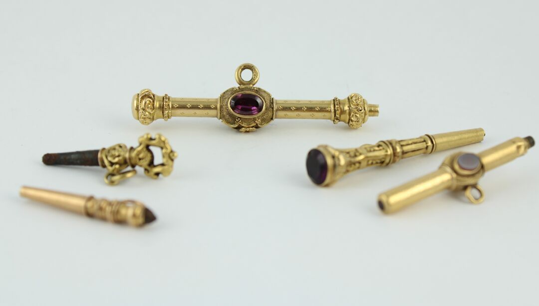 Null 5把18K（750/1000）黄金、金属和宝石的古董手表钥匙
毛重：14,6克
