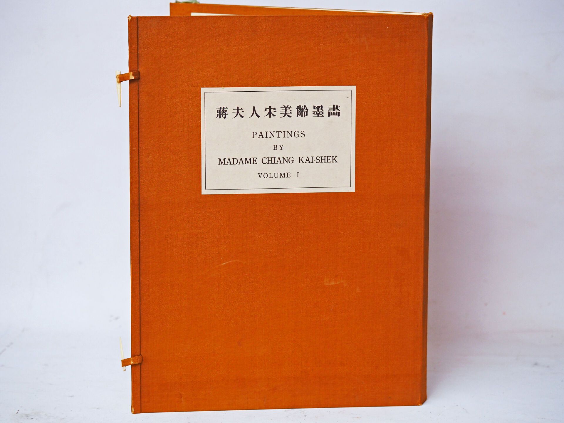 Null "Paintings by Madame Chiang Kai-Shek" Volume 1.
Ensemble de reproductions d&hellip;