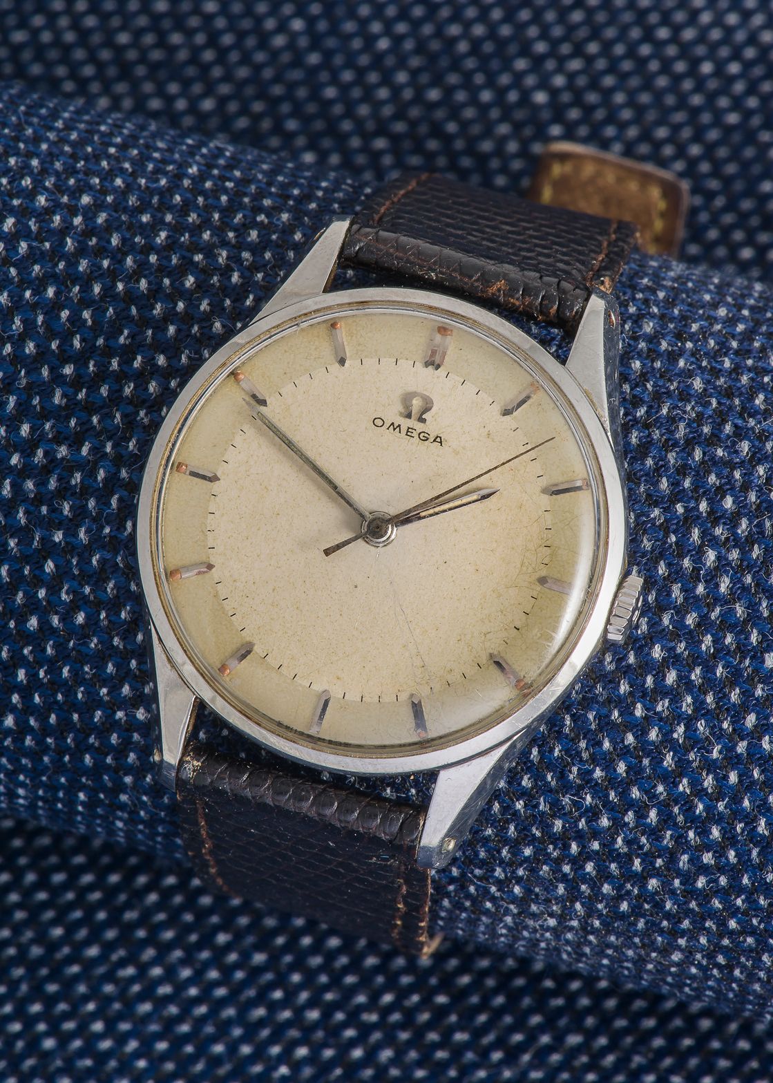 OMEGA Klassische Uhr in Stahl, rundes Gehäuse mit geklipptem Boden, graues Ziffe&hellip;