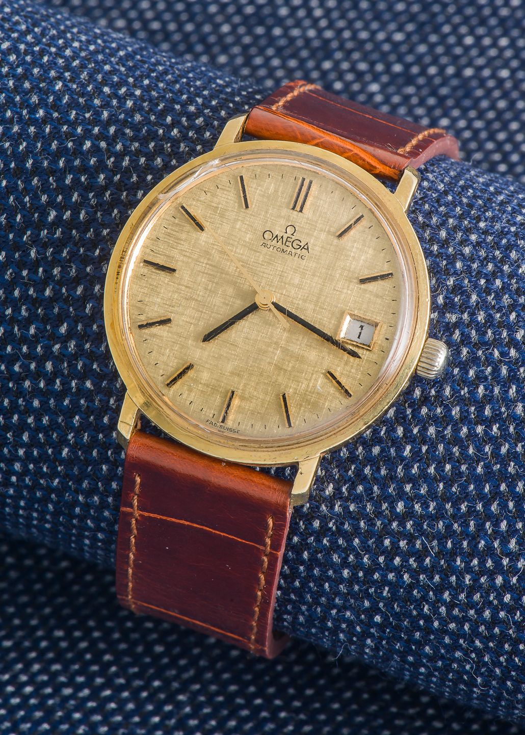 OMEGA Klassische Uhr, das einteilige runde Gehäuse aus 18K Gelbgold (750 ‰), str&hellip;