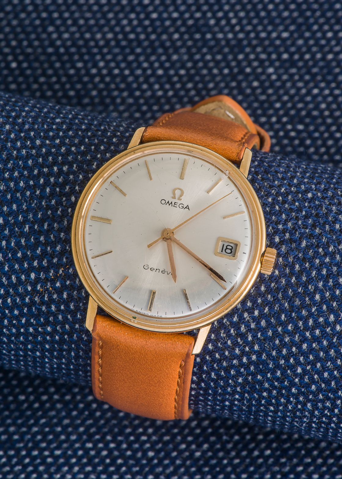 OMEGA Klassische Genfer Uhr, das runde einteilige Gehäuse aus 18K Gelbgold (750 &hellip;