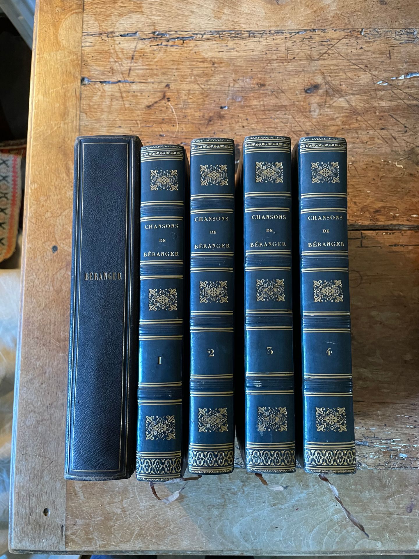 Null Lot BERANGER :

- Œuvres complètes. Paris, Perrotin, 1834, 4 volumes bound &hellip;