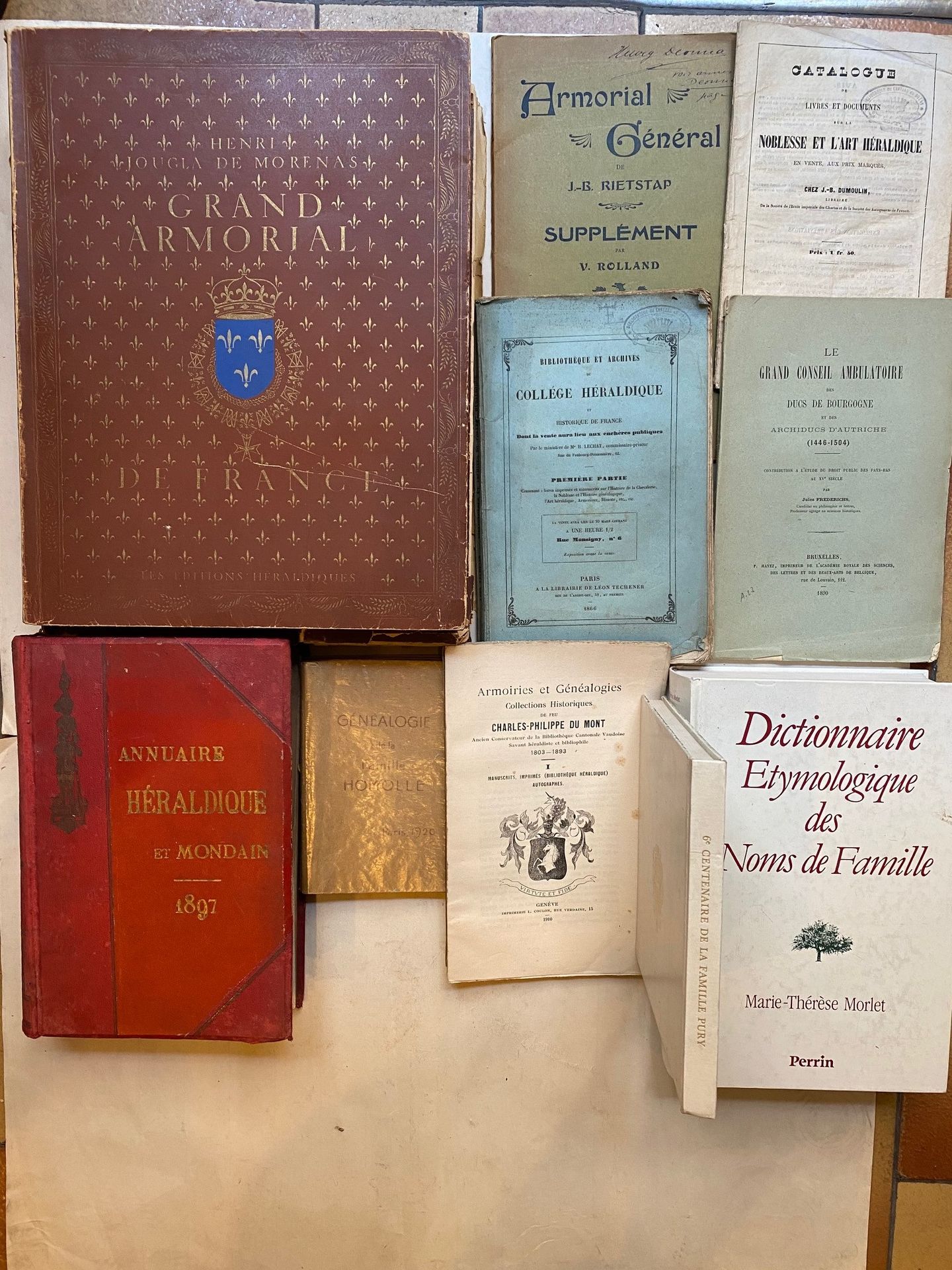 Null [HERALDRY] Set of 25 volumes including: 2 volumes of Jougla de Morenas, Sir&hellip;