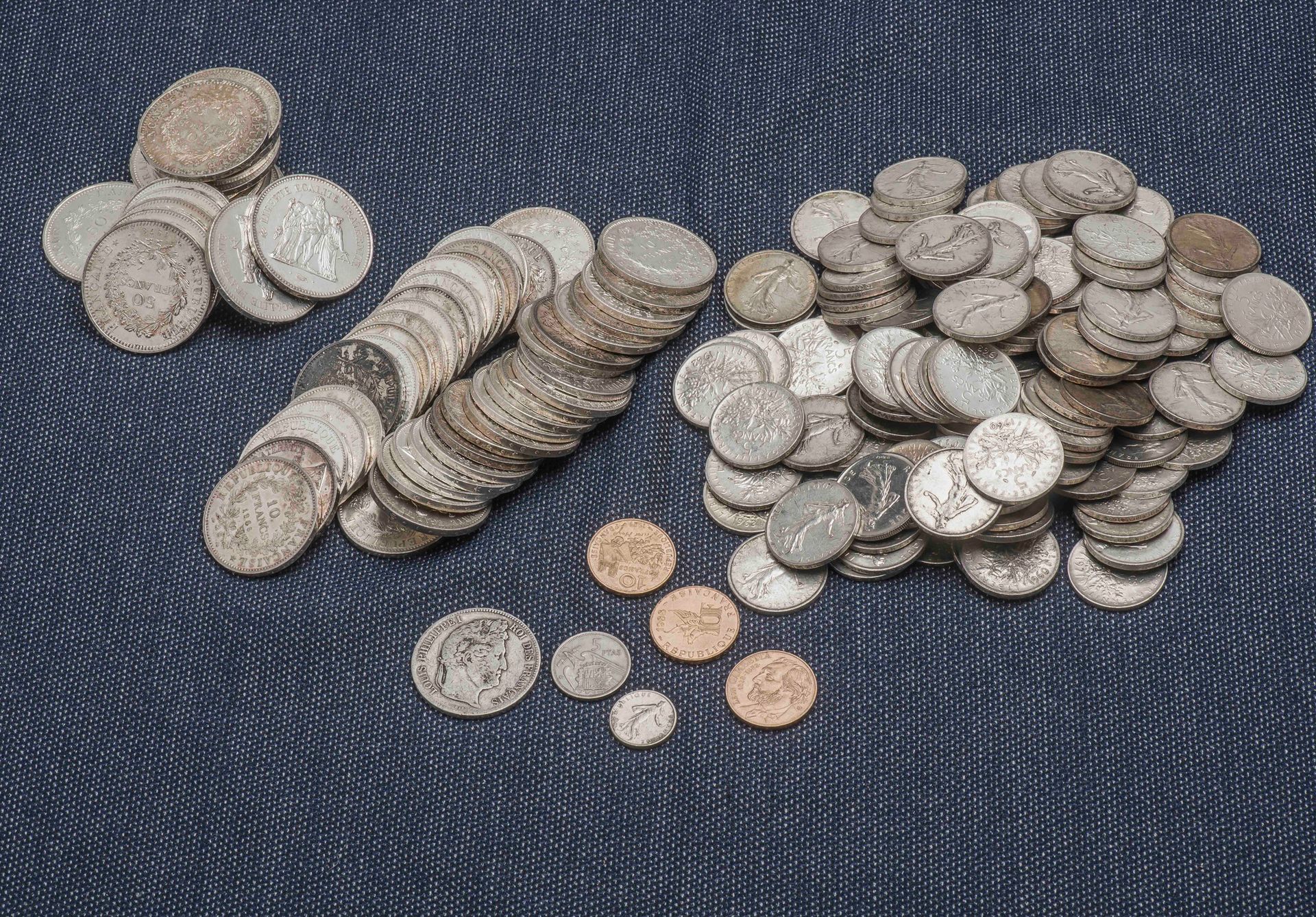 Null Lot de pièces en argent comprenant : 21 pièces de 50 Francs Hercule, 39 piè&hellip;