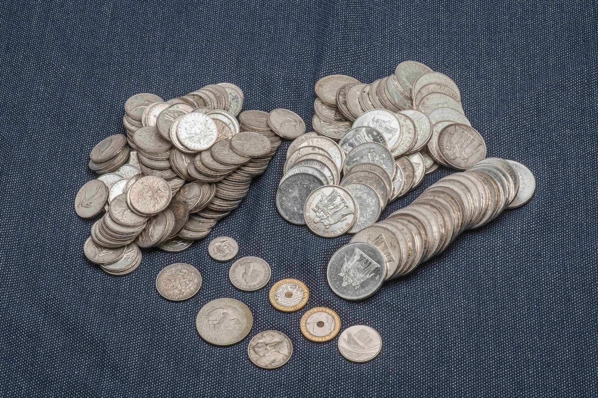 Null Lot de pièces en argent comprenant : 24 pièces de 50 Francs Dupré, 1 pièce &hellip;