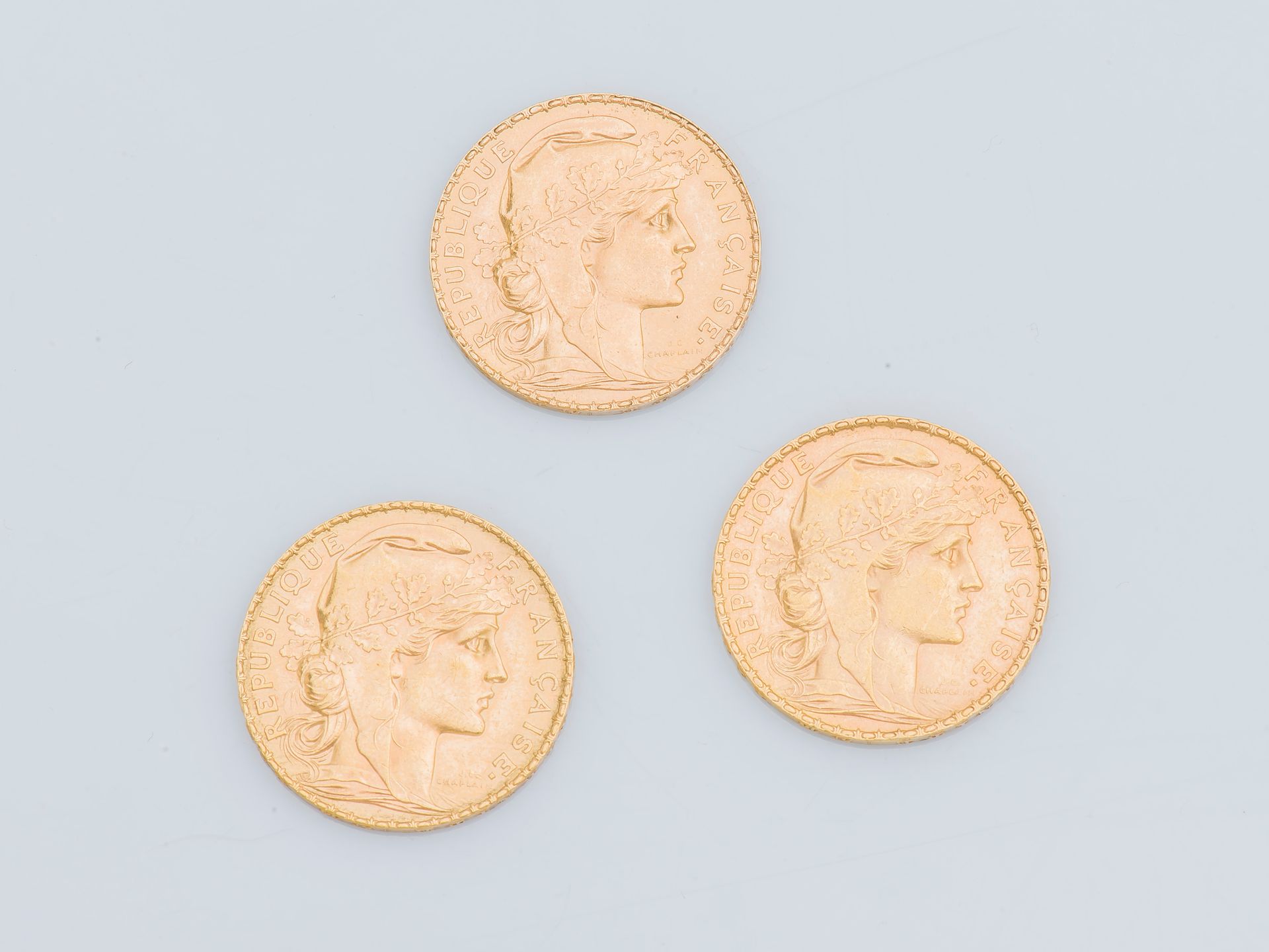 Null Lot von drei 20 Franc Goldmünzen Coq de Chaplain, 1907, 1911 und 1912.

Gew&hellip;