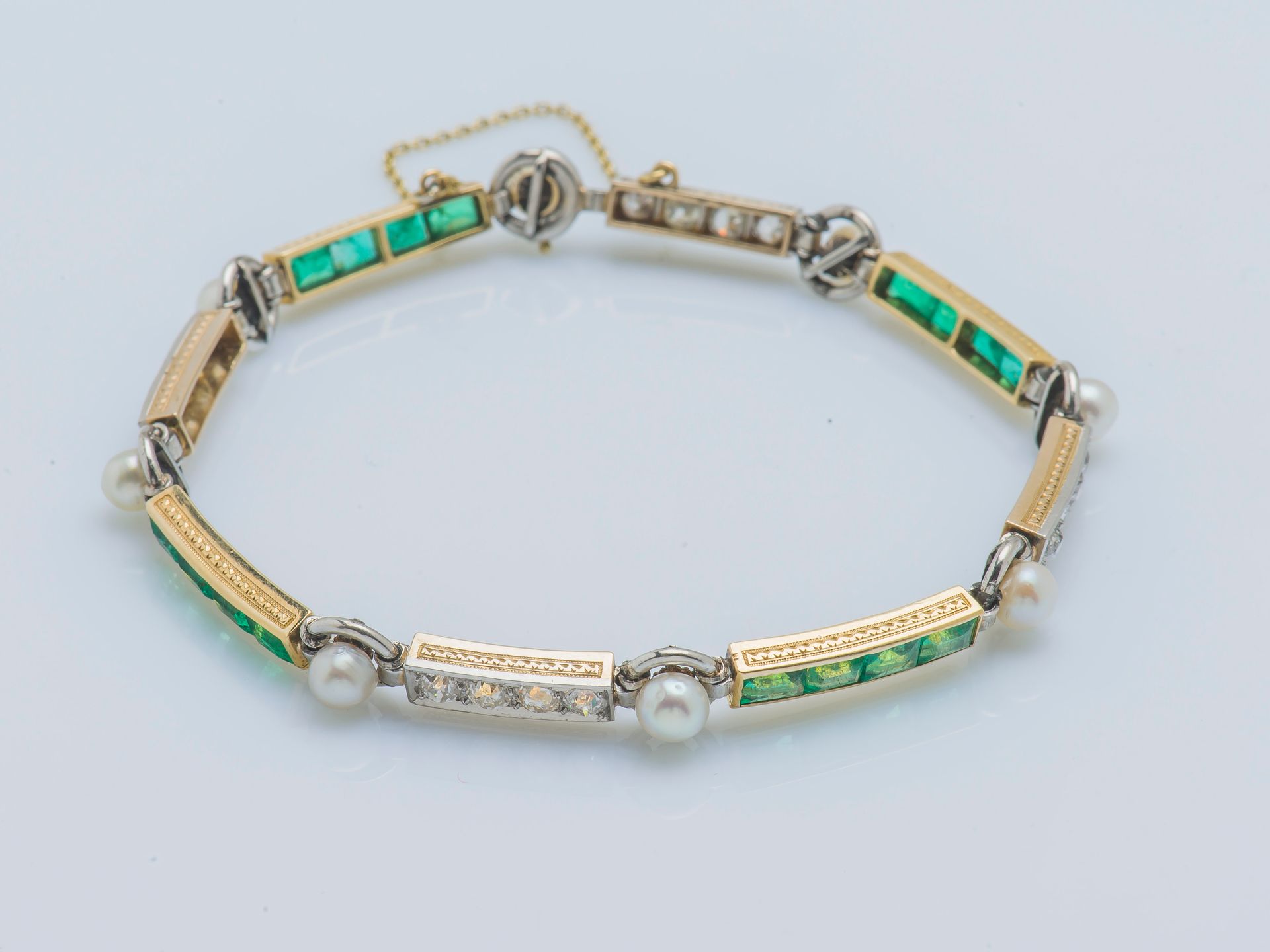 Null 
Bracelet ligne articulé en or jaune 18 carats (750 ‰) et platine (850 ‰) c&hellip;