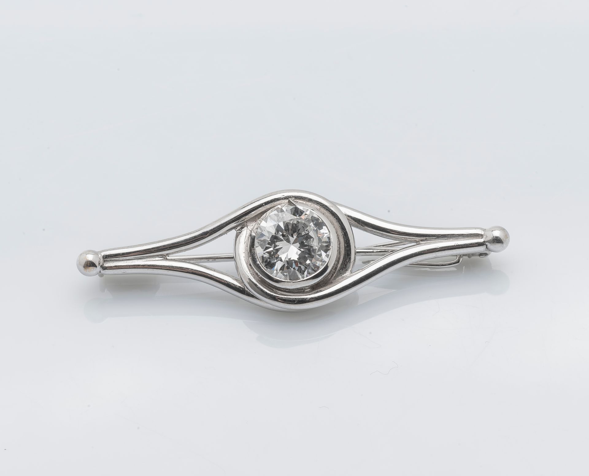 Null 
An 18K (750 ‰) white gold navette-shaped brooch set with an open-collared &hellip;