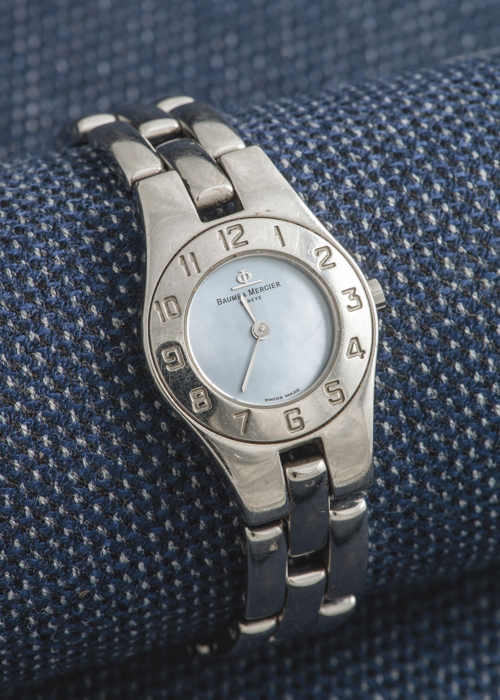 BAUME & MERCIER Ladies' watch bracelet model Linéa, round steel case, screwed ba&hellip;