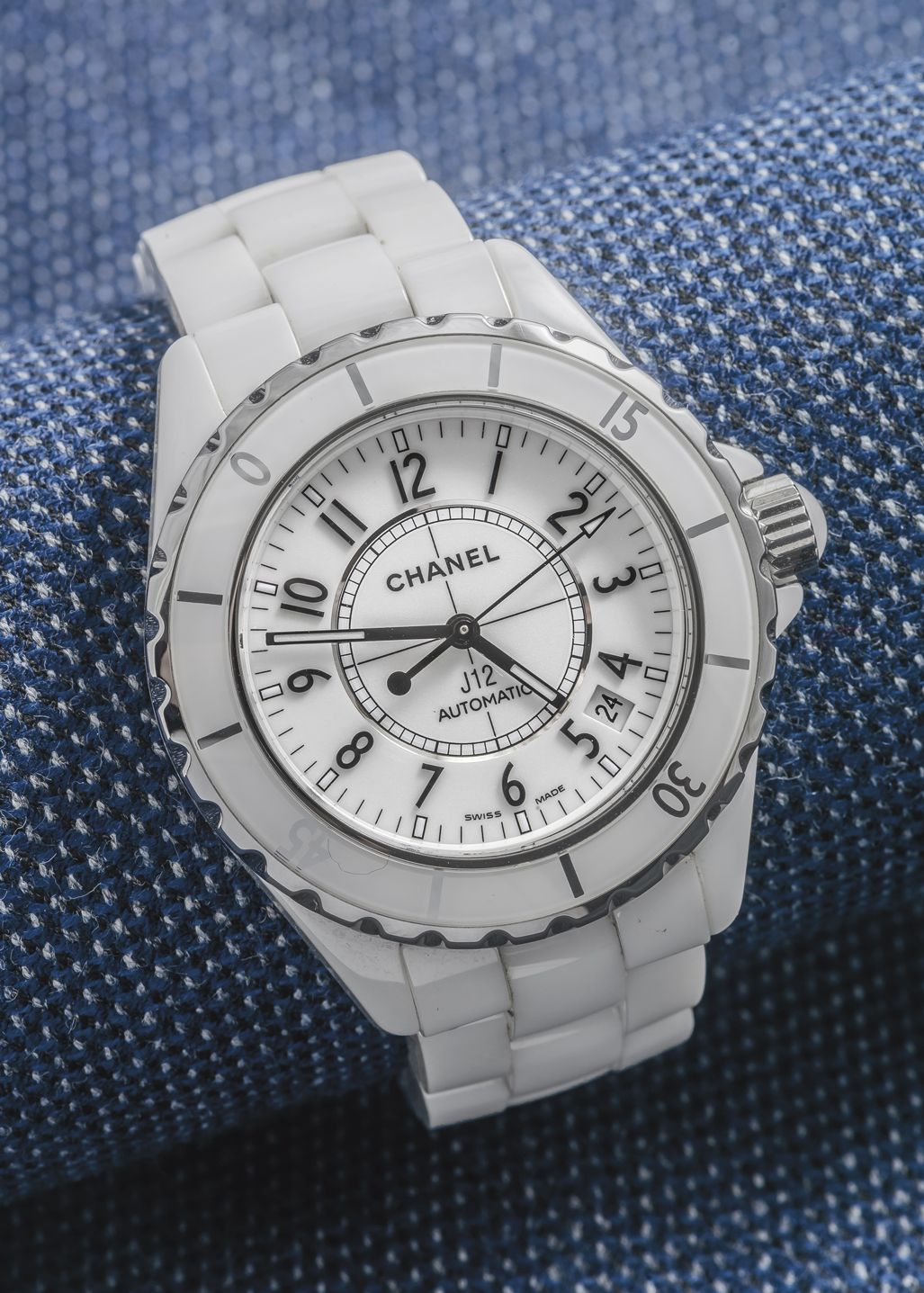 CHANEL, vers 2005 Watch model J12 large size ref. H970, water-resistant to 200 m&hellip;