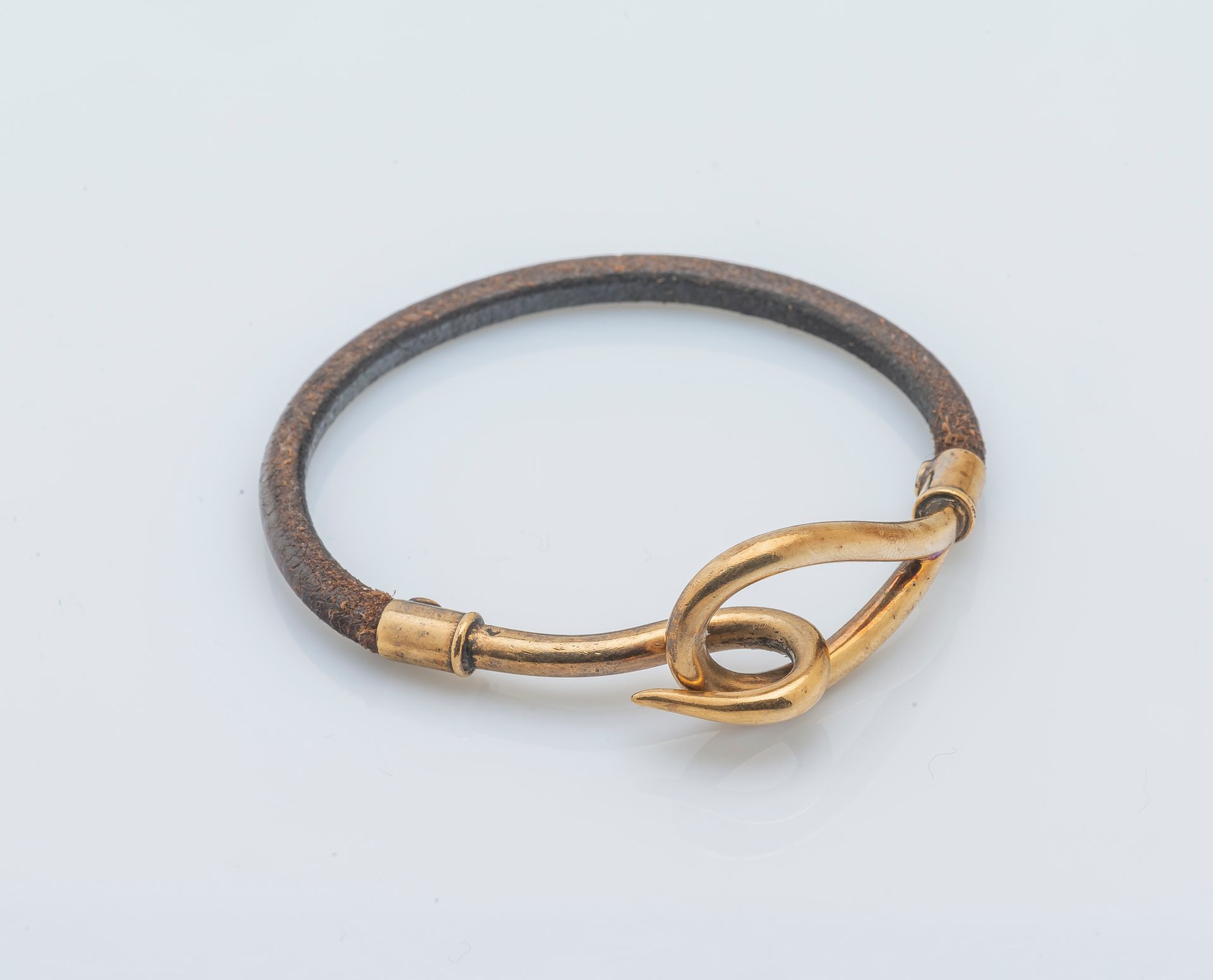 HERMES Jumbo model bracelet in natural leather, the hook clasp in vermeil (925 ‰&hellip;