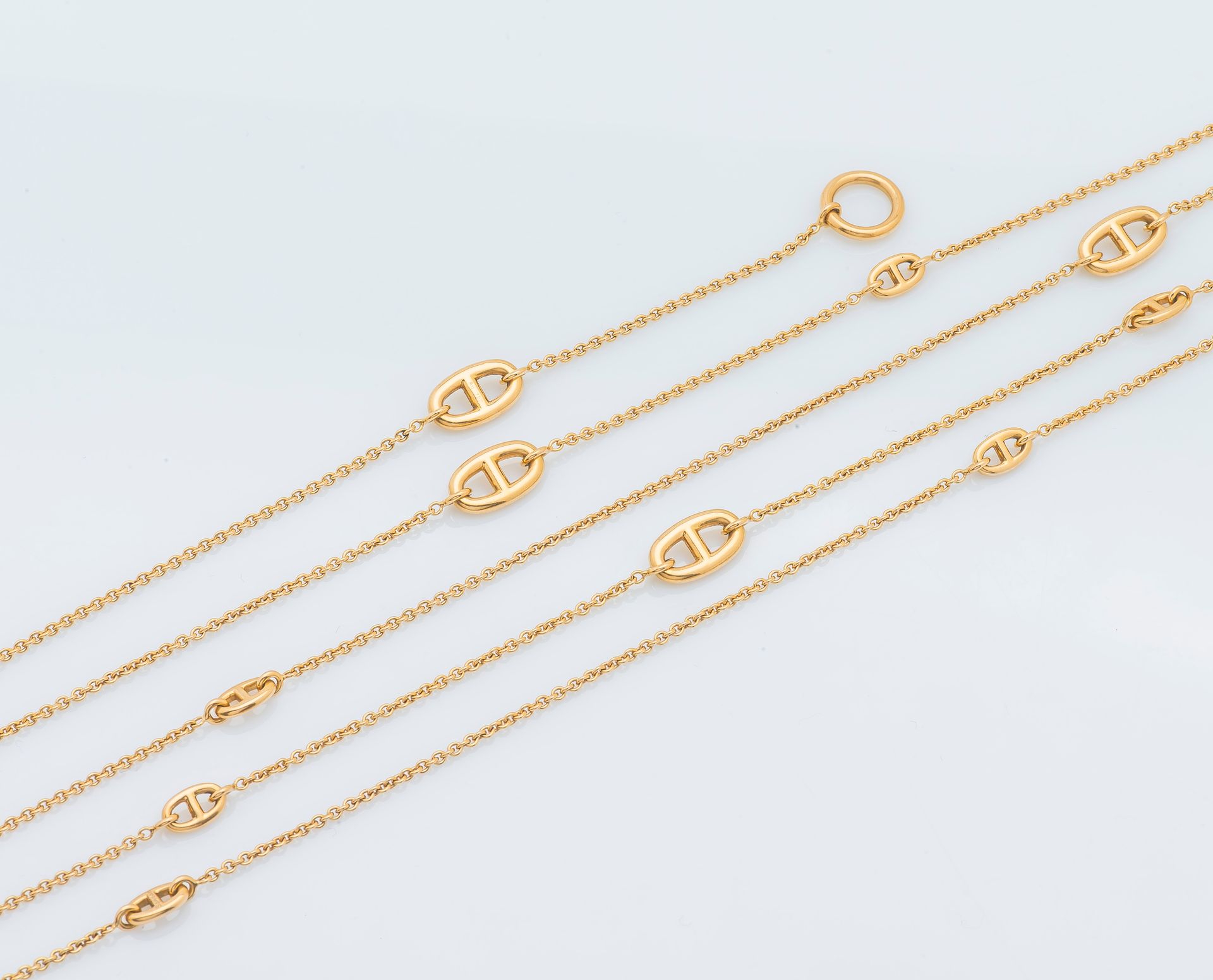 HERMES Farandole 120型长项链，18K黄金（750‰），由精细的Jaseron链和不同大小的锚链图案交织而成。扣环。可作为单行或双行圆形佩戴。&hellip;