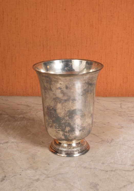 Null Timbale on pedestal in silver

French work of the XVIIIth century

Weight :&hellip;