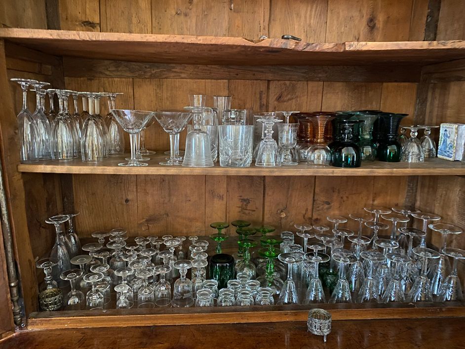 Null Lot de verrerie et cristal comprenant Römer, verres à vins, verre bourguign&hellip;
