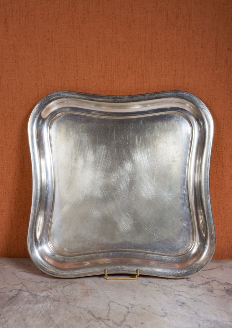 Null Chefield tray with movement shape

30,5 x 30,5 cm