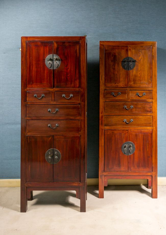 Null Pair of natural wood storage units with four doors and four drawers

Chines&hellip;
