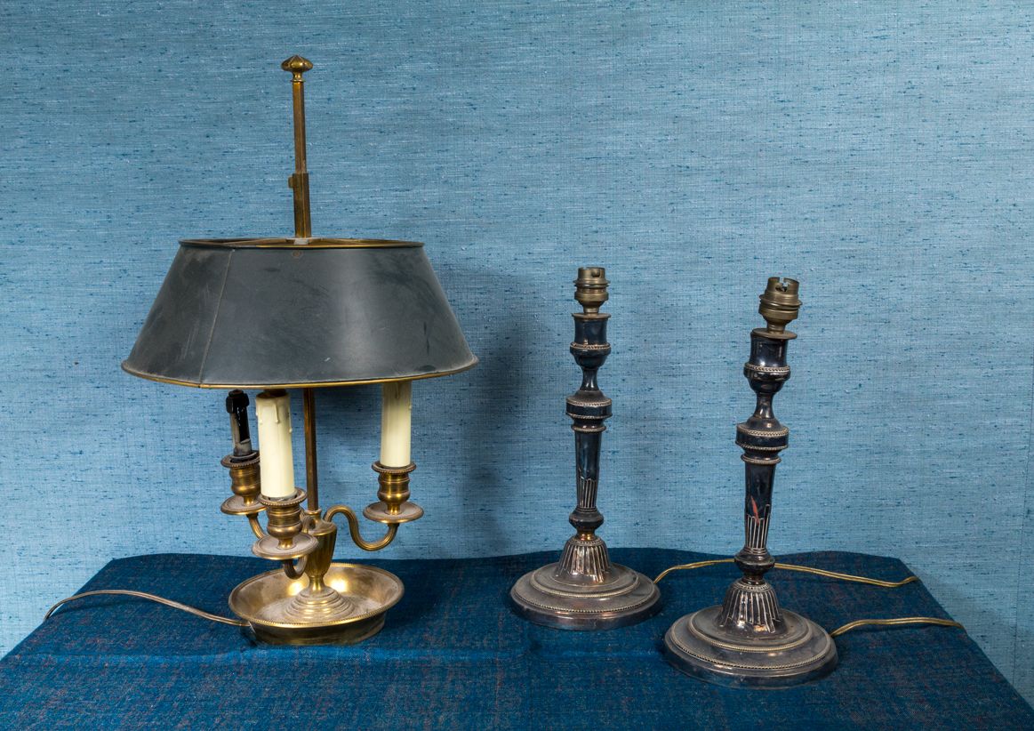 Null Lot including a three-light brass bouillotte lamp, two silver plated candle&hellip;