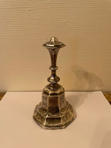 Null Silver plated engraved bell

Accident