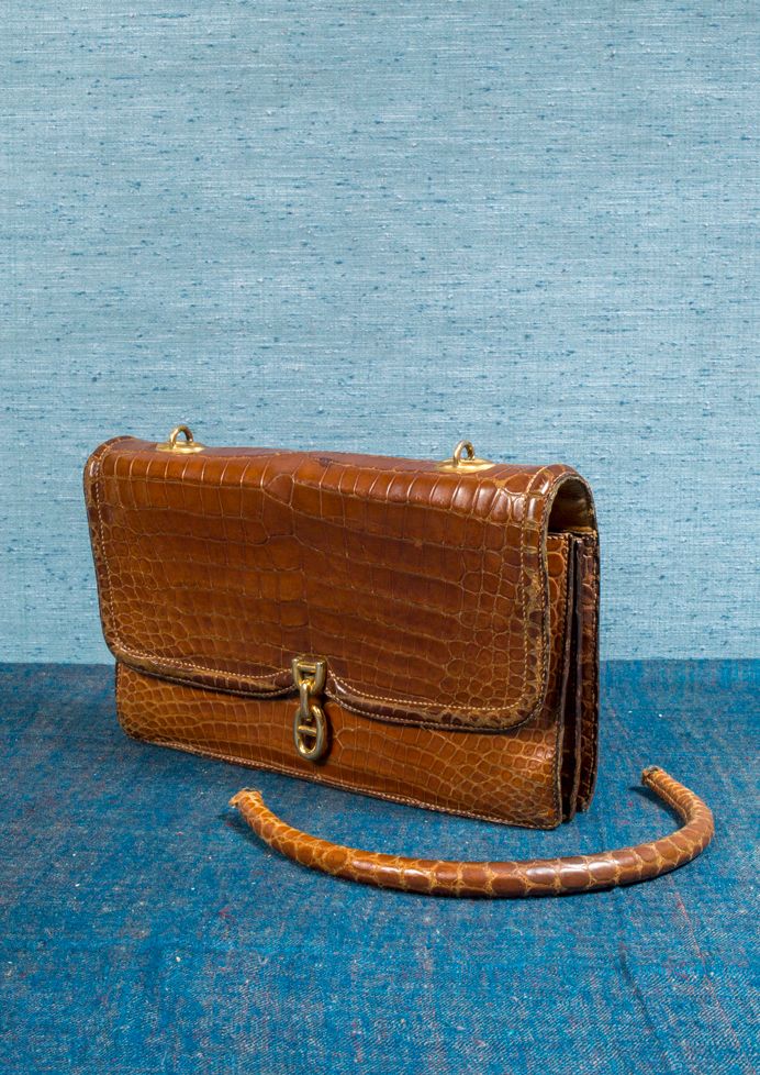HERMES, Paris, HERMES, Paris,

Vintage handbag in fawn crocodile

17,5 x 25,5 cm&hellip;
