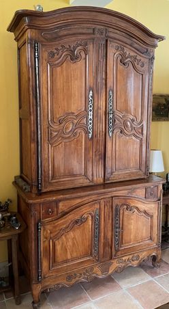 Null Moulded cherry wood sideboard with two bodies

18th century

236 x 139 x 56&hellip;