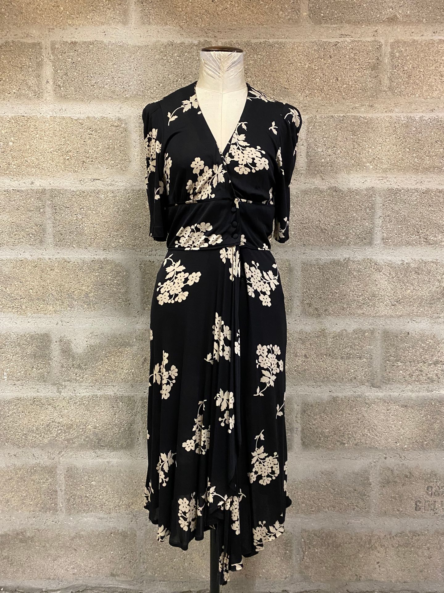 AZZARO Long viscose wrap dress with black and white floral decorations, belt clo&hellip;