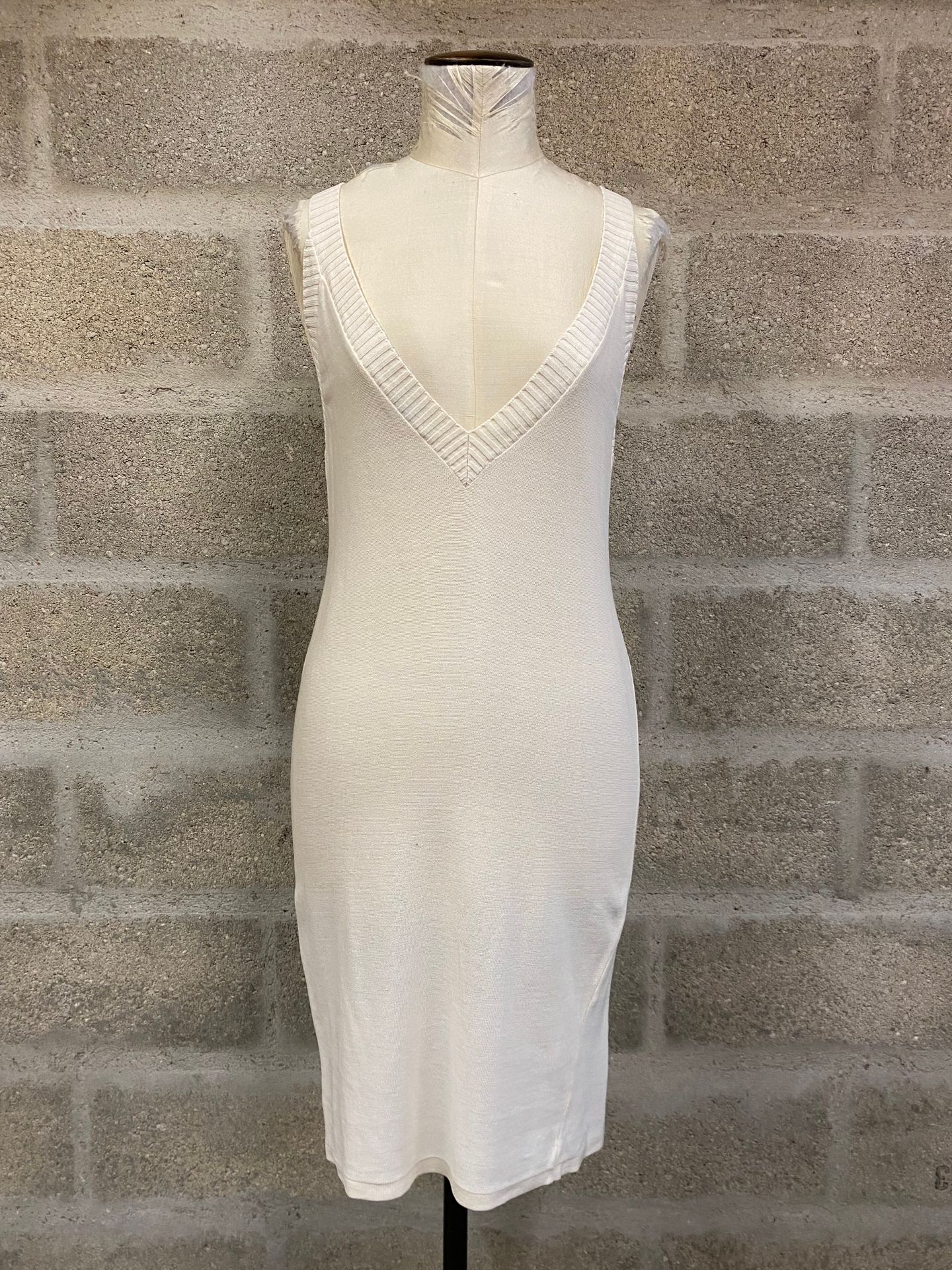 CHLOE - Vestido de punto de algodón color crema sin tirantes y con escote en V e&hellip;