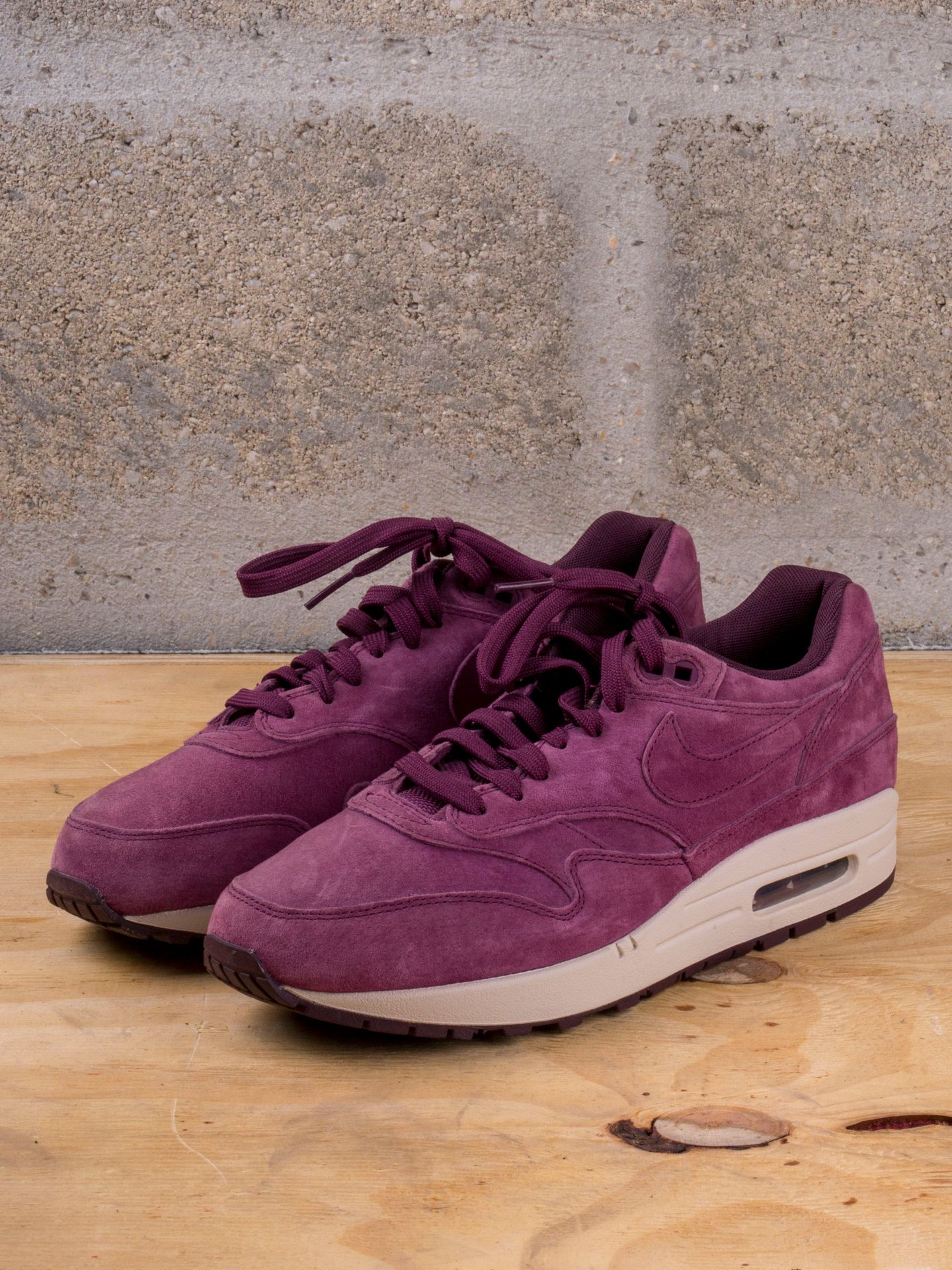 Null NIKE AIR MAX 1

Premium Bordeaux Desert Sand

(875844-602)

US 8 / EU 41

(&hellip;