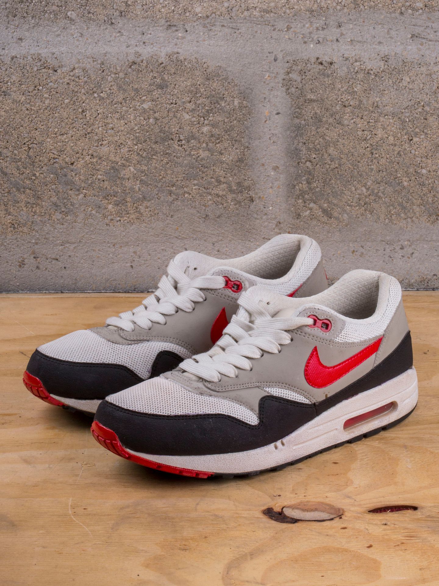 Null NIKE AIR MAX 1

基本款 狼灰色/健身红-深灰色

(537383-060)

US 8 / EU 41

(状况良好)