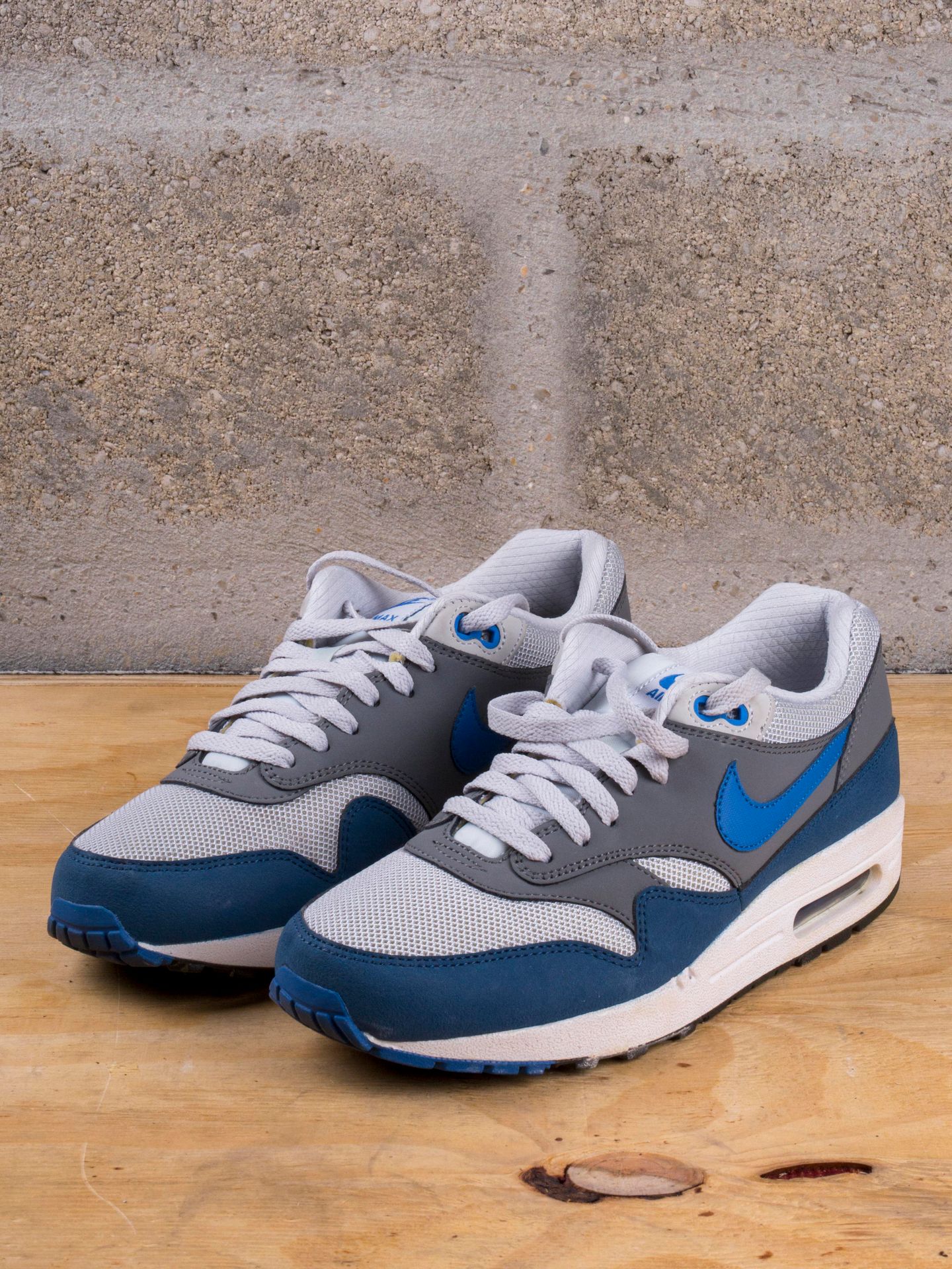 Null NIKE AIR MAX 1

Geyser Grey Blue Cool Grey

(537383-040)

US 8 / EU 41

(Ve&hellip;