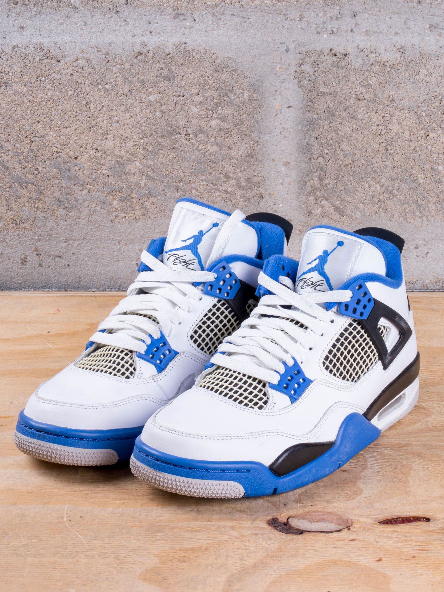 Null JORDAN 4

RETRO Motorsports

(308497-117)

US 8 / EU 41

(Bon état)