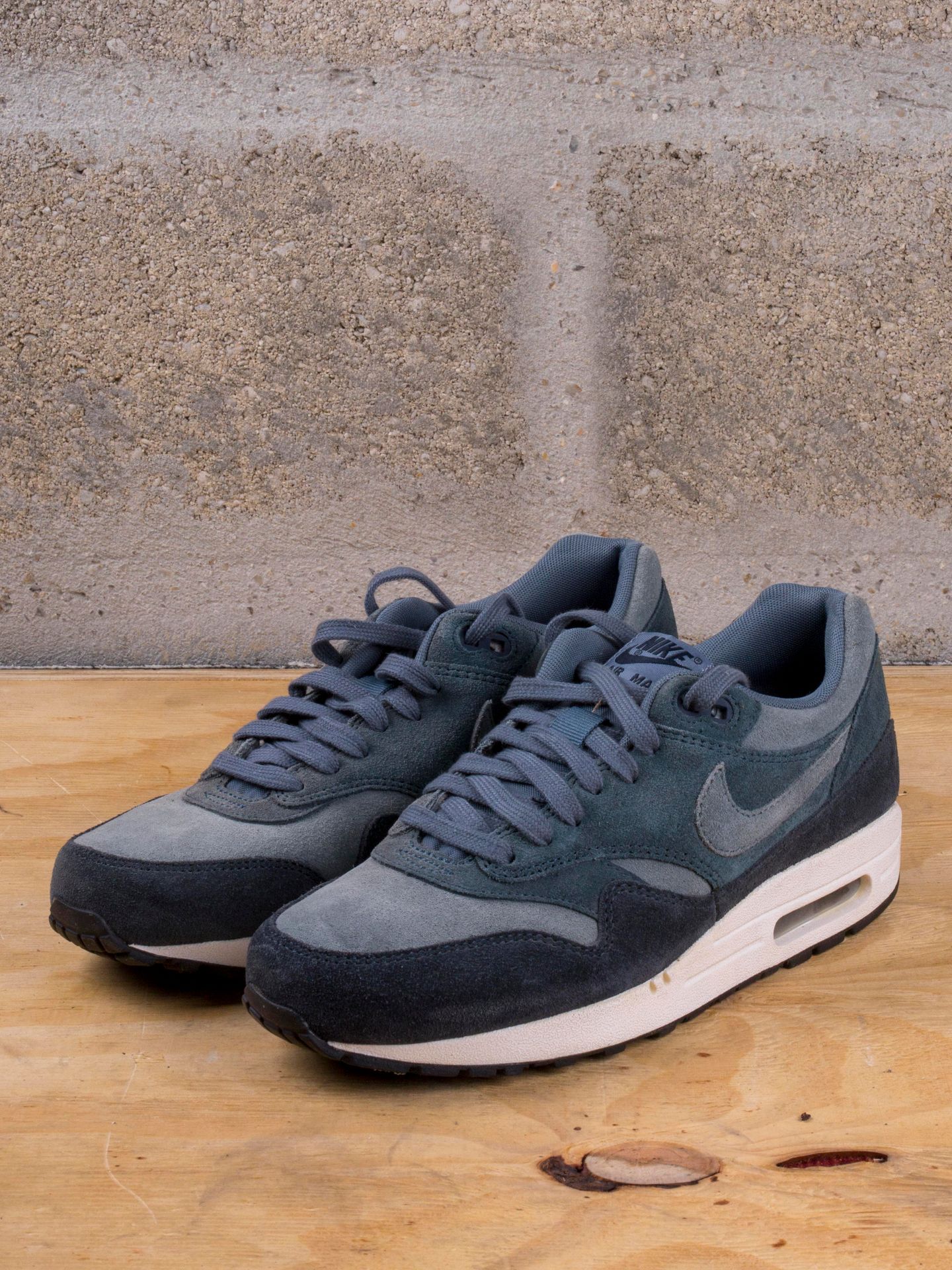 Null NIKE AIR MAX 1

Armory Slate

(599301-444)

US 8 / EU 41

(Sehr guter Zusta&hellip;