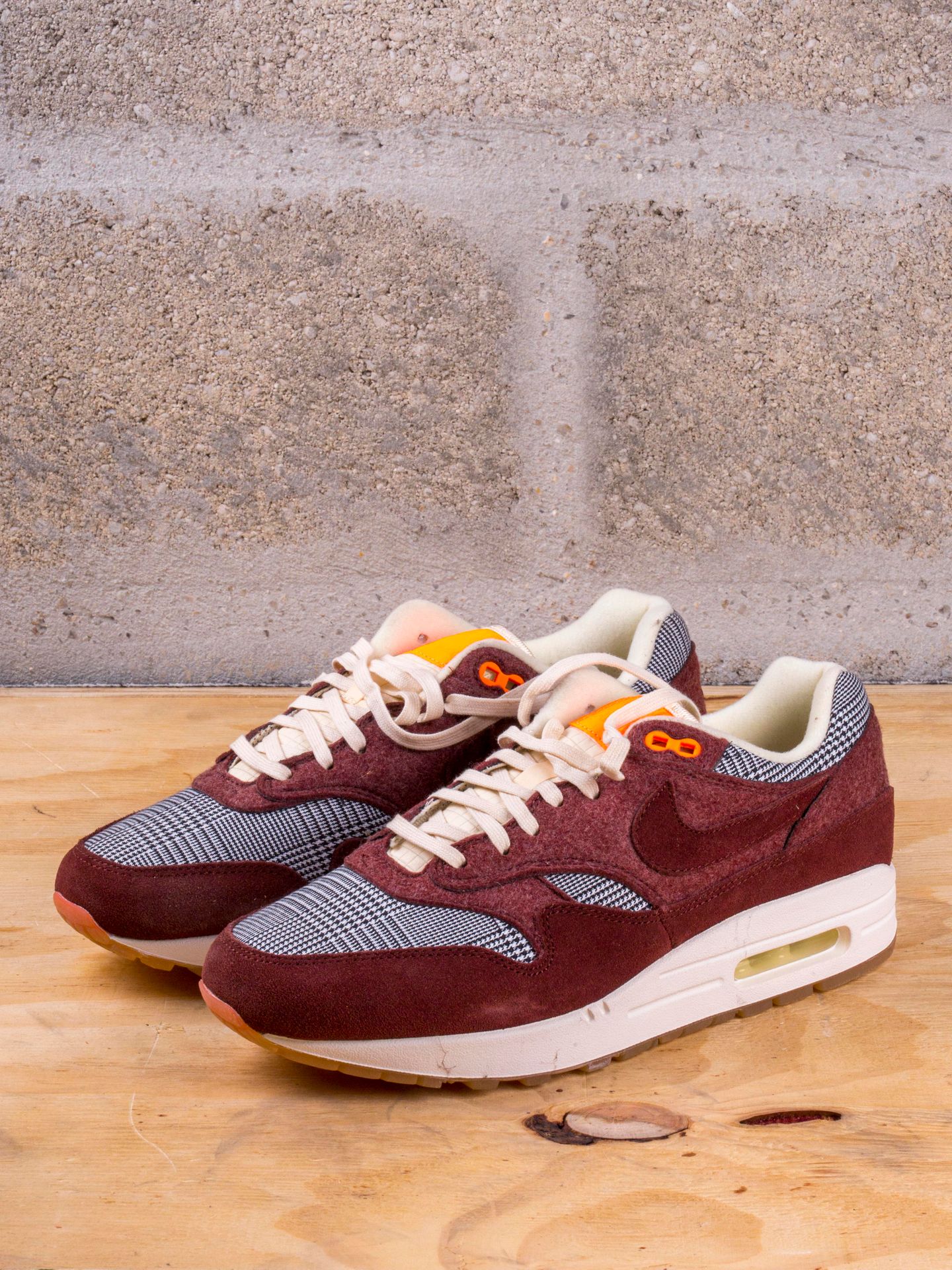 Null NIKE AIR MAX 1

Pata de gallo Bronce Eclipse

(CT1207-200)

US 7,5 / EU 40,&hellip;