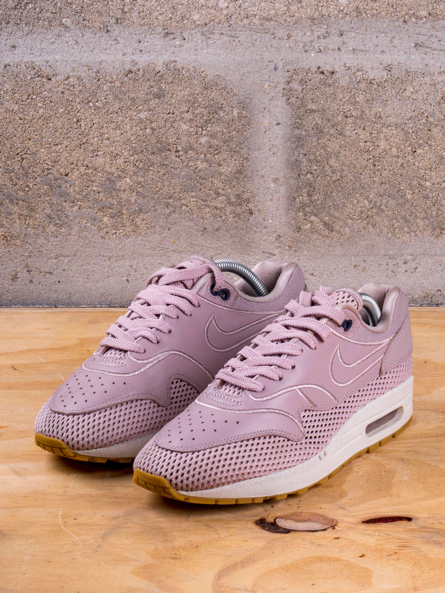 Null NIKE AIR MAX 1

SI Pink Particle (W)

(AO2366-600)

US 9 F / EU 40,5

(Very&hellip;