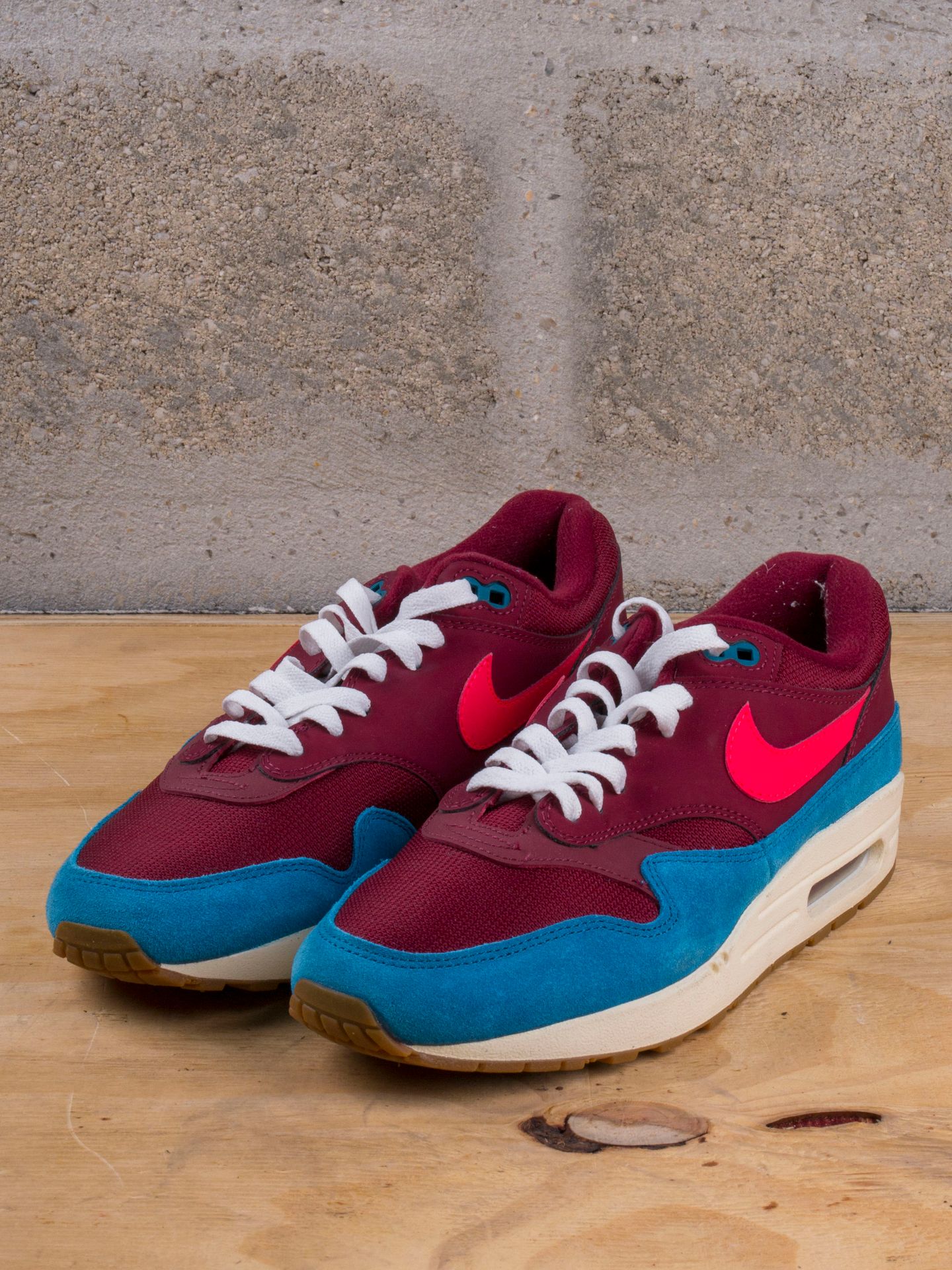 Null NIKE AIR MAX 1

Equipo Red Green Abyss 

(AH8045-601)

US 7,5 / EU 40,5

(M&hellip;