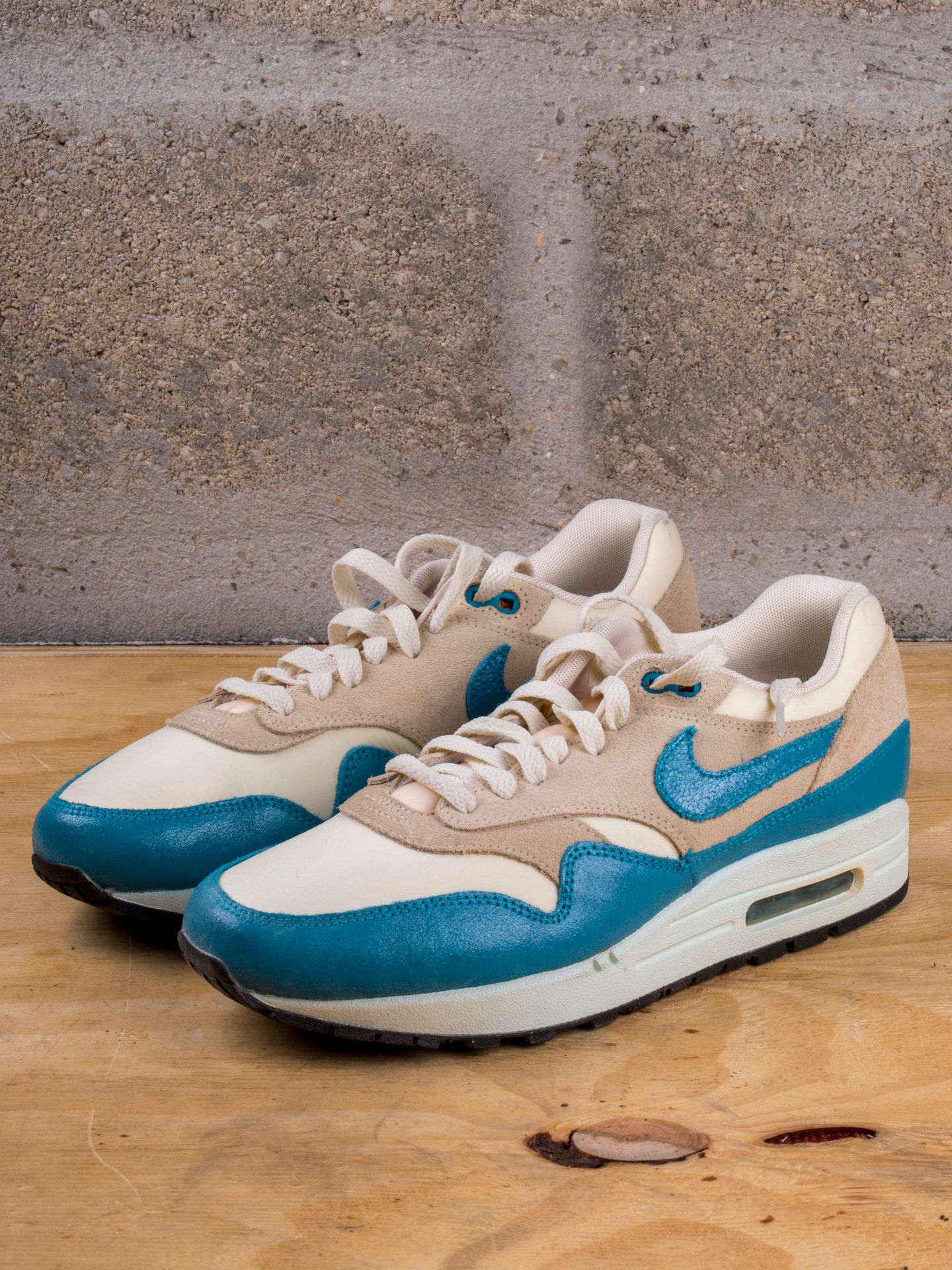 Null NIKE AIR MAX 1

Vintage Sail Neo Turquoise (W)

(555284-102)

US 9,5F / EU &hellip;