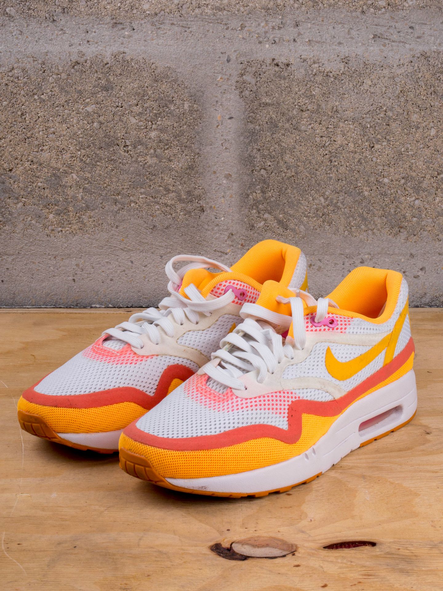 Null NIKE AIR MAX 1

Respirare (W)

(644443-101)

US 9.5 F / EU 41

(Buono stato&hellip;