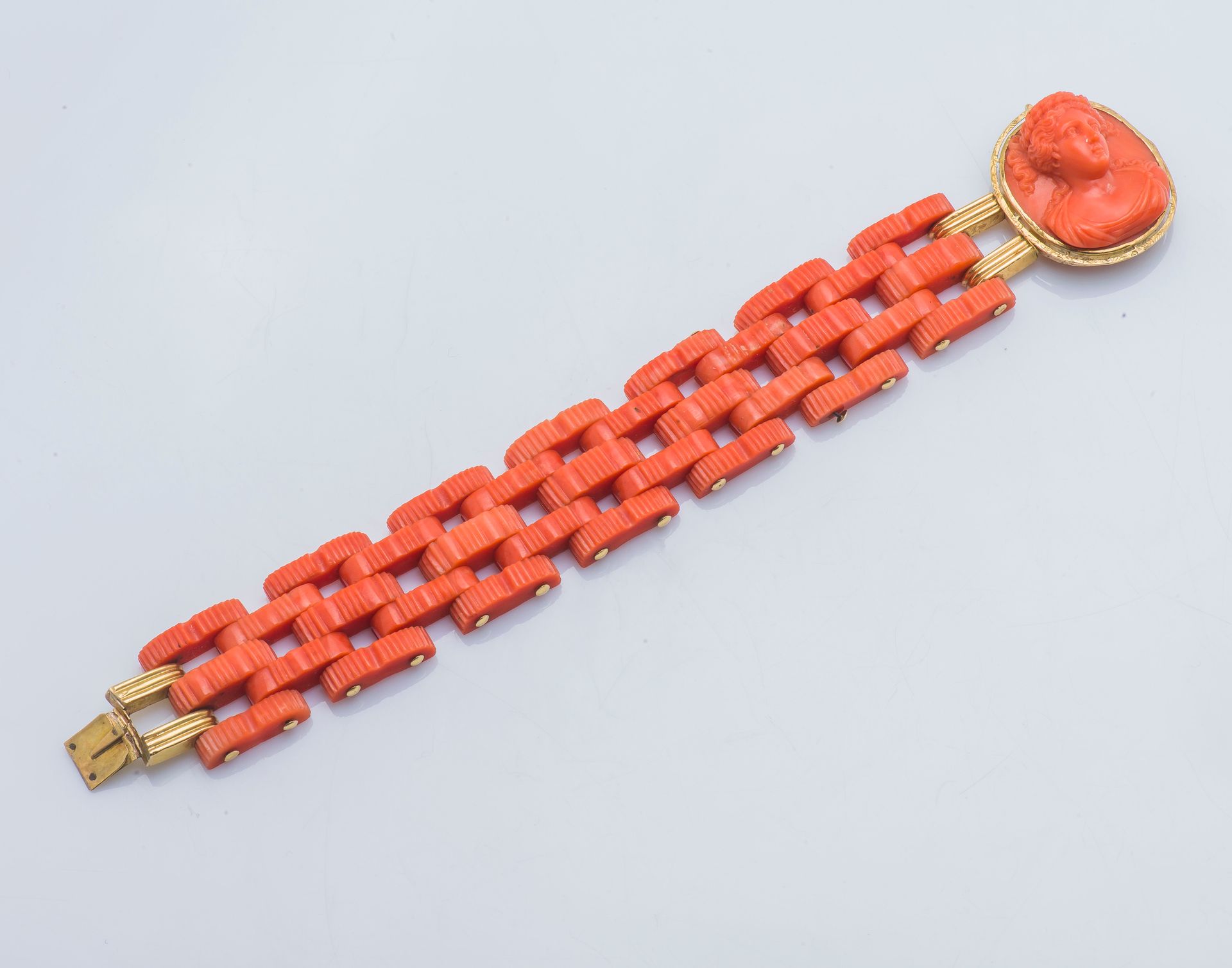 Null 
Pulsera de cinta articulada de eslabones de grano de arroz de coral tallad&hellip;