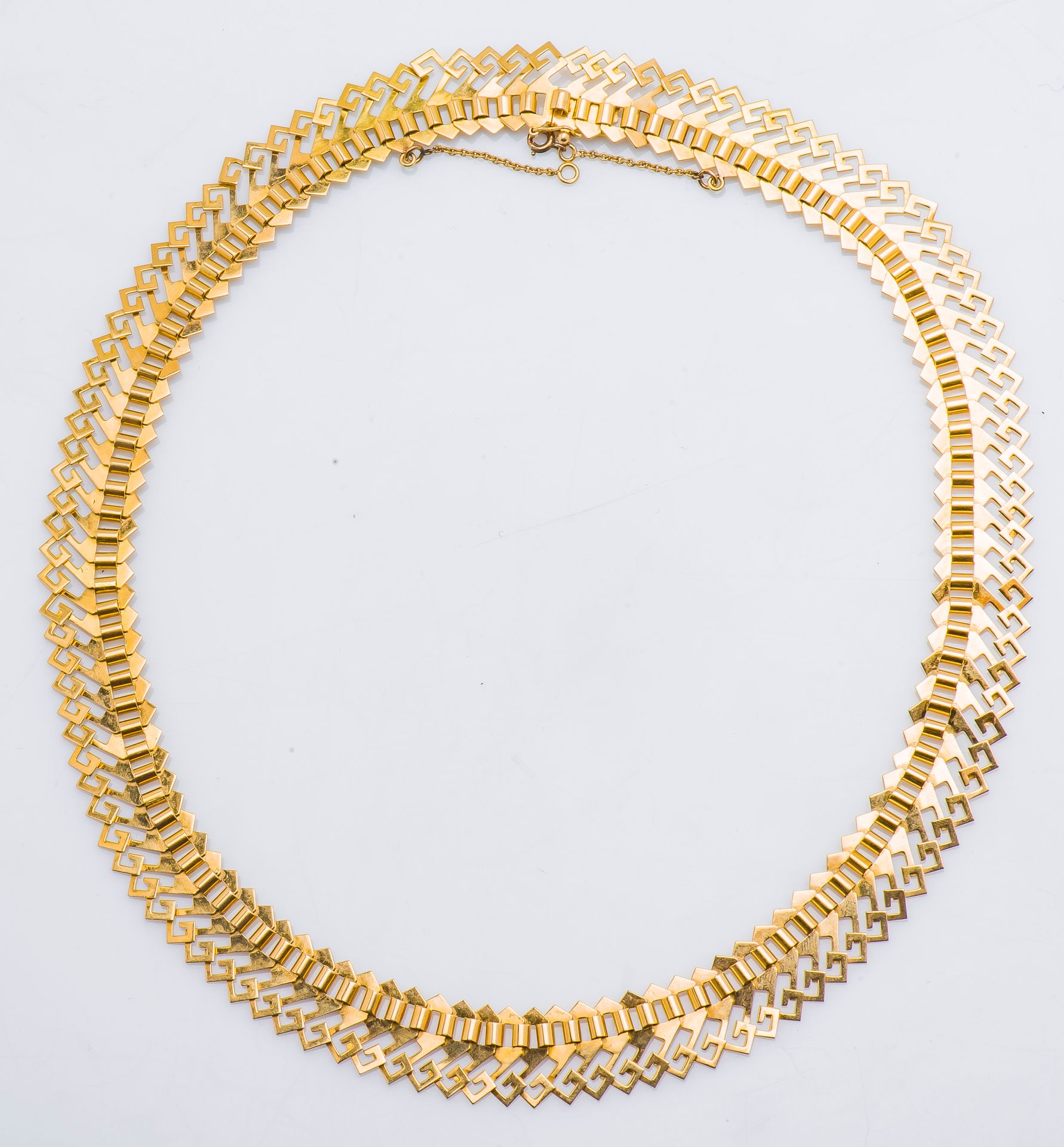 Null 
Collier collerette en or jaune 18 carats (750 millièmes) dessinant une fri&hellip;