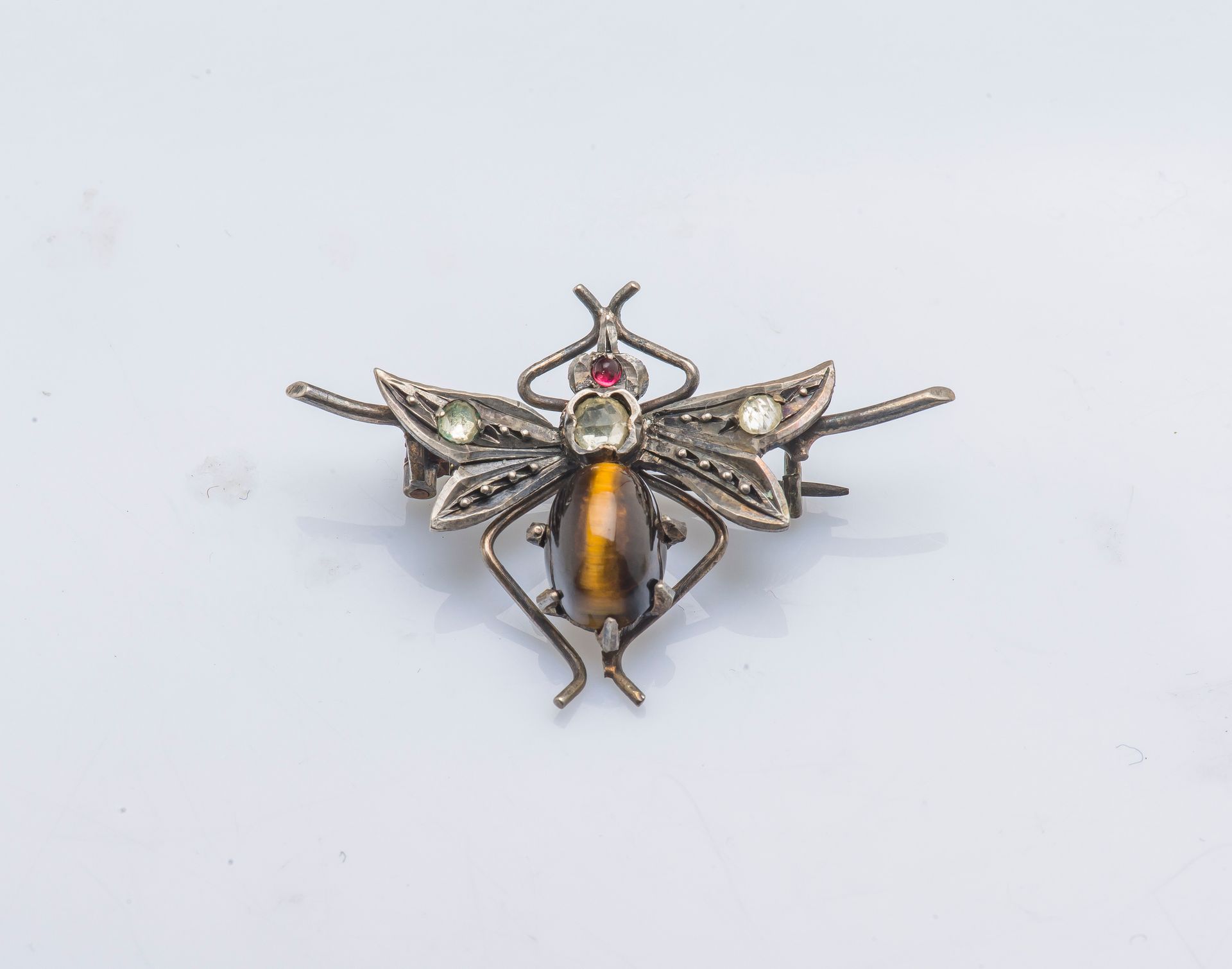 Null Broche insecte en argent (925 millièmes) sertie d'un cabochon d'œil de tigr&hellip;