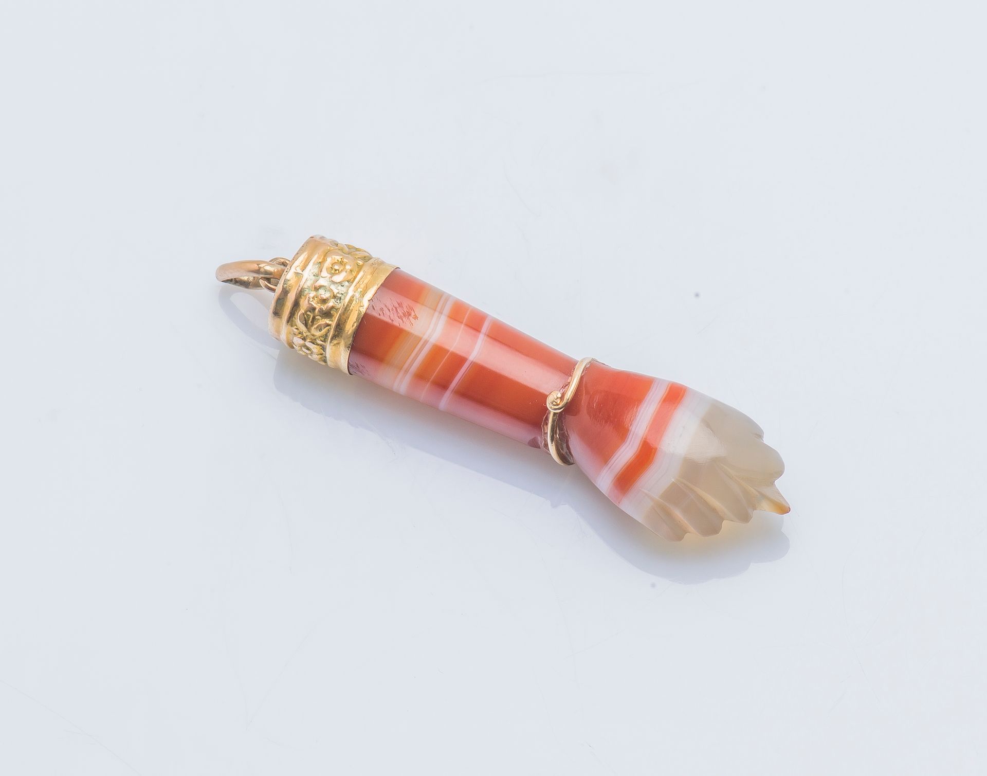 Null Pendant hand of Figa in carved carnelian (restorations, trace of glue), the&hellip;