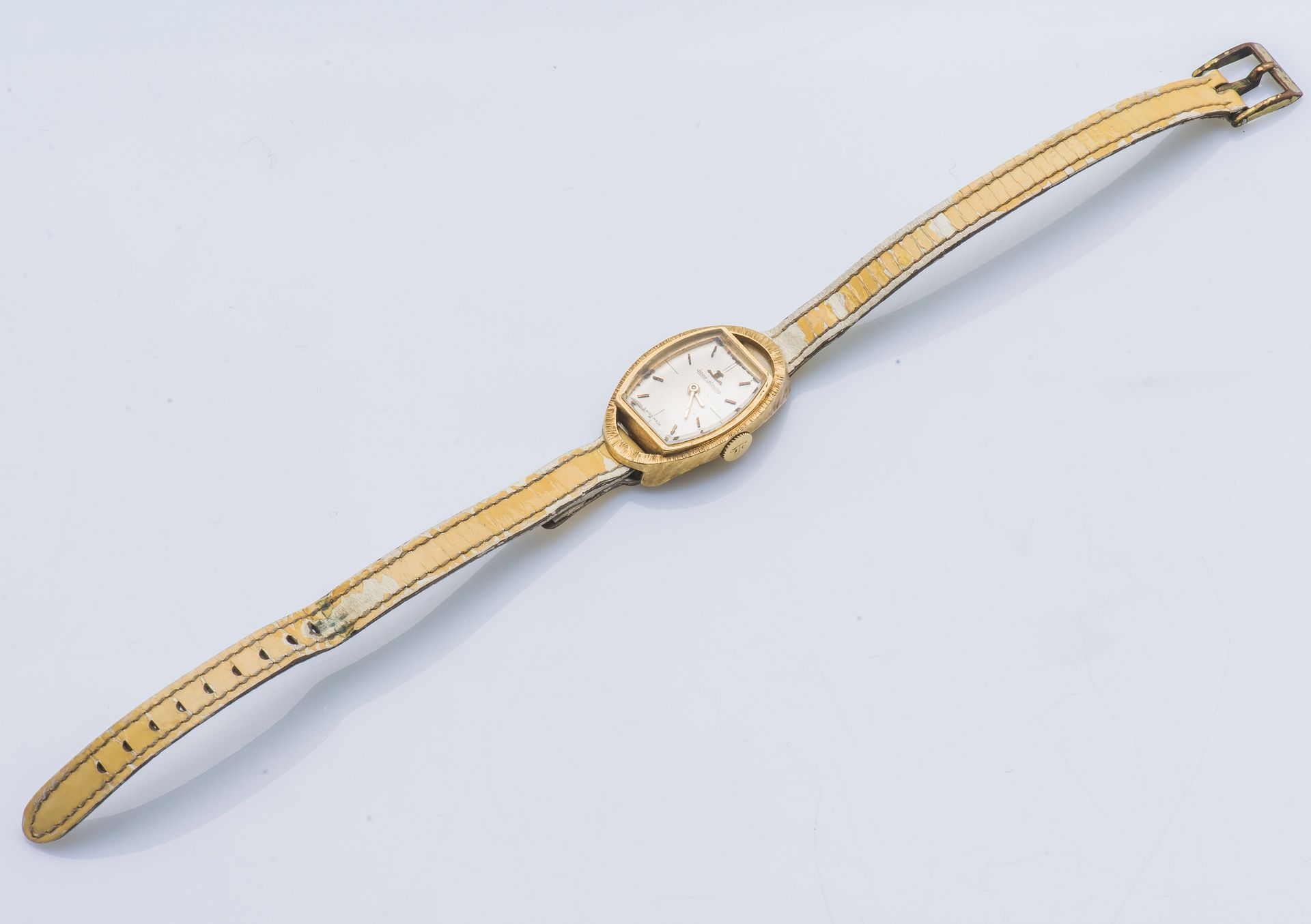 JAEGER-LECOULTRE 18K（千分之七十五）黄金材质的女士腕表。椭圆形的表壳带有夹层（Edmond Jaeger金匠标记，编号，并签署LeCoult&hellip;