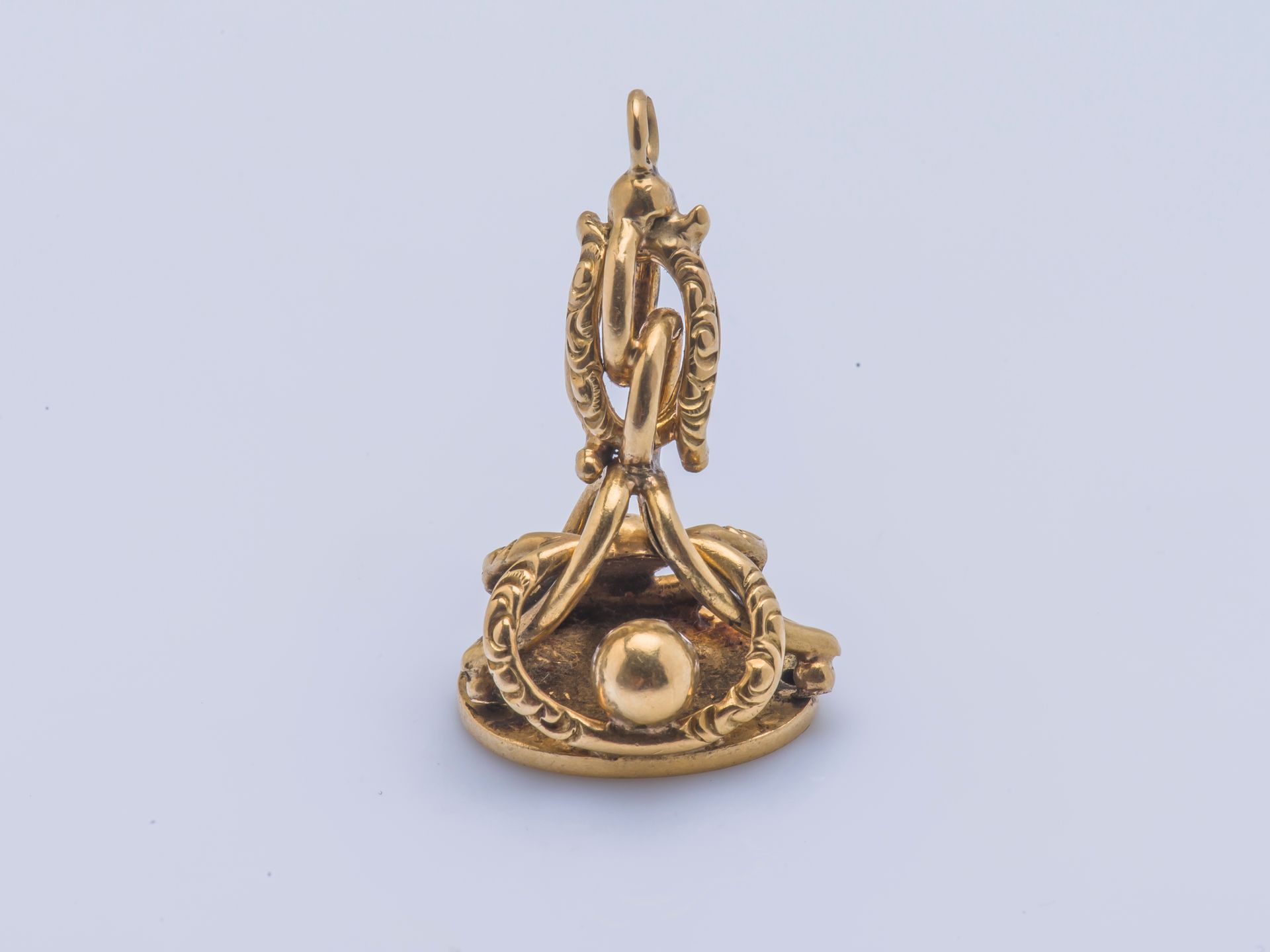 Null Pendant seal in yellow gold 18 carats (750 thousandths) with engraved inter&hellip;